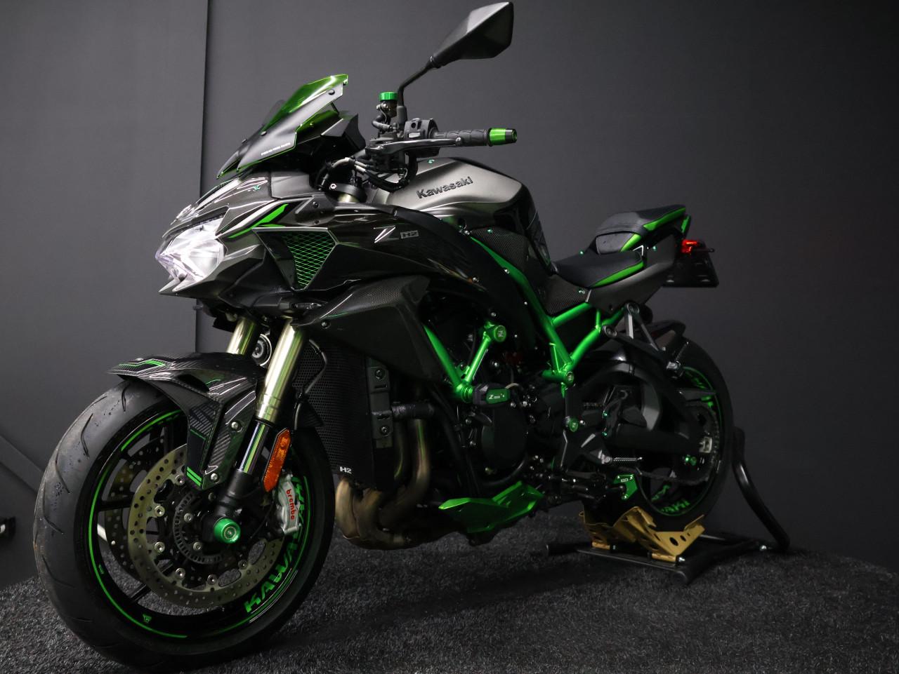 Z H2 SE PERFORMANCE | Carbon