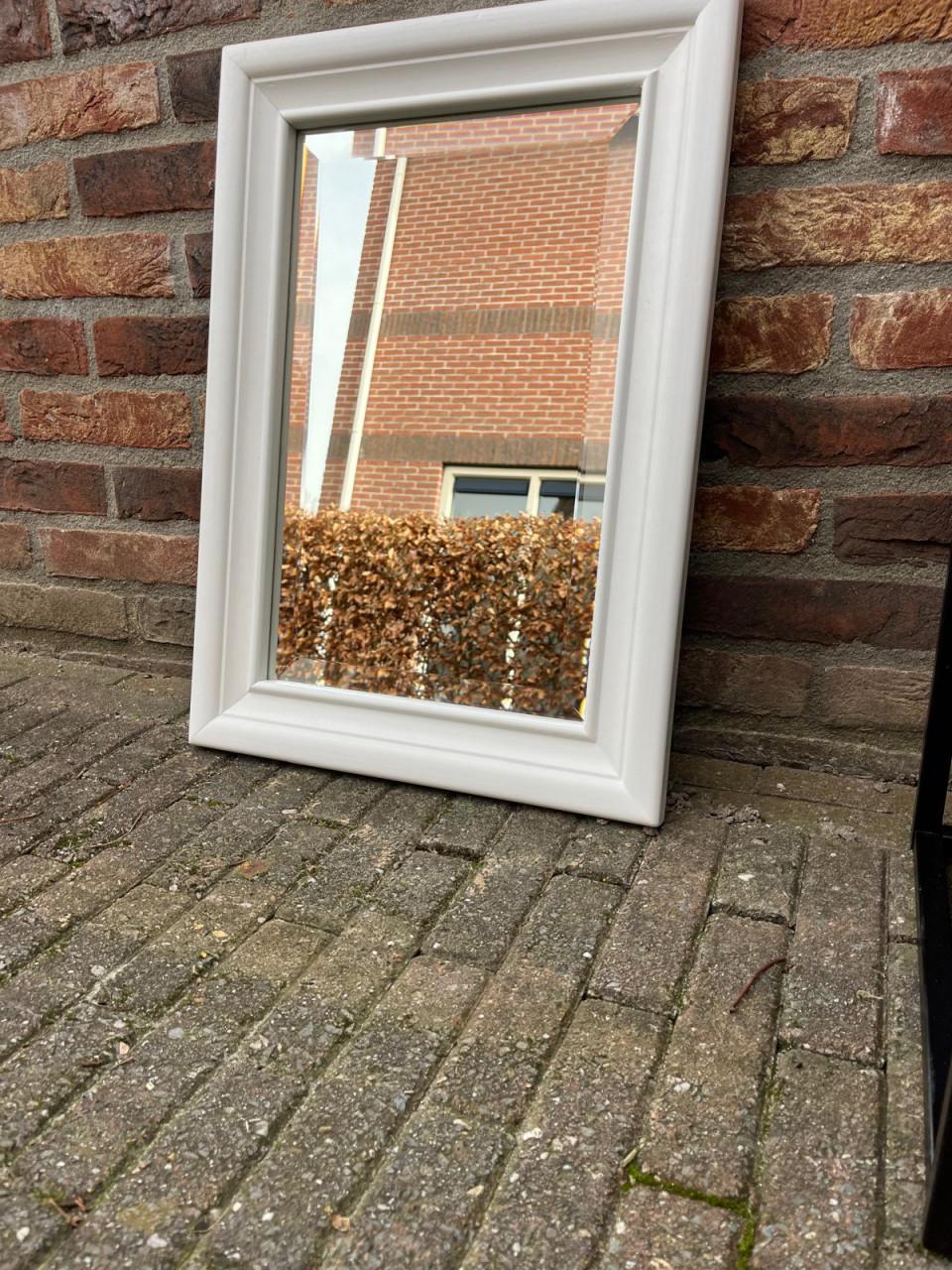 Spiegel met facet in houten lijst 53x38 cm buitenmaat