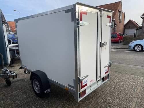 NIEUWE GESLOTEN AANHANGWAGENS