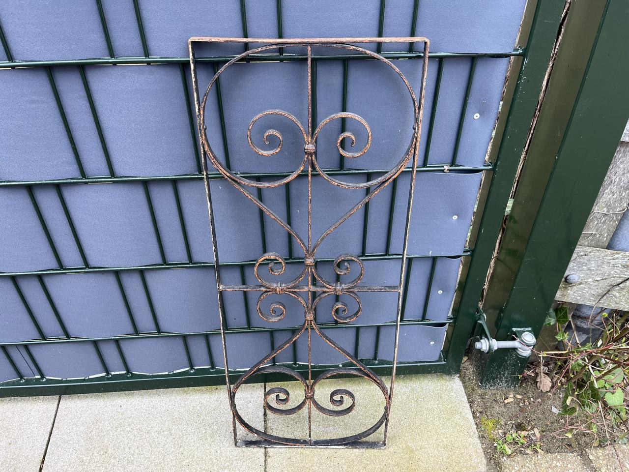 Ornamenten, Raamframe Sierwerk metaal