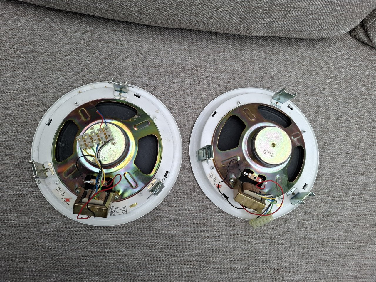 2 x Luidsprekers  voor inbouw in een plafond