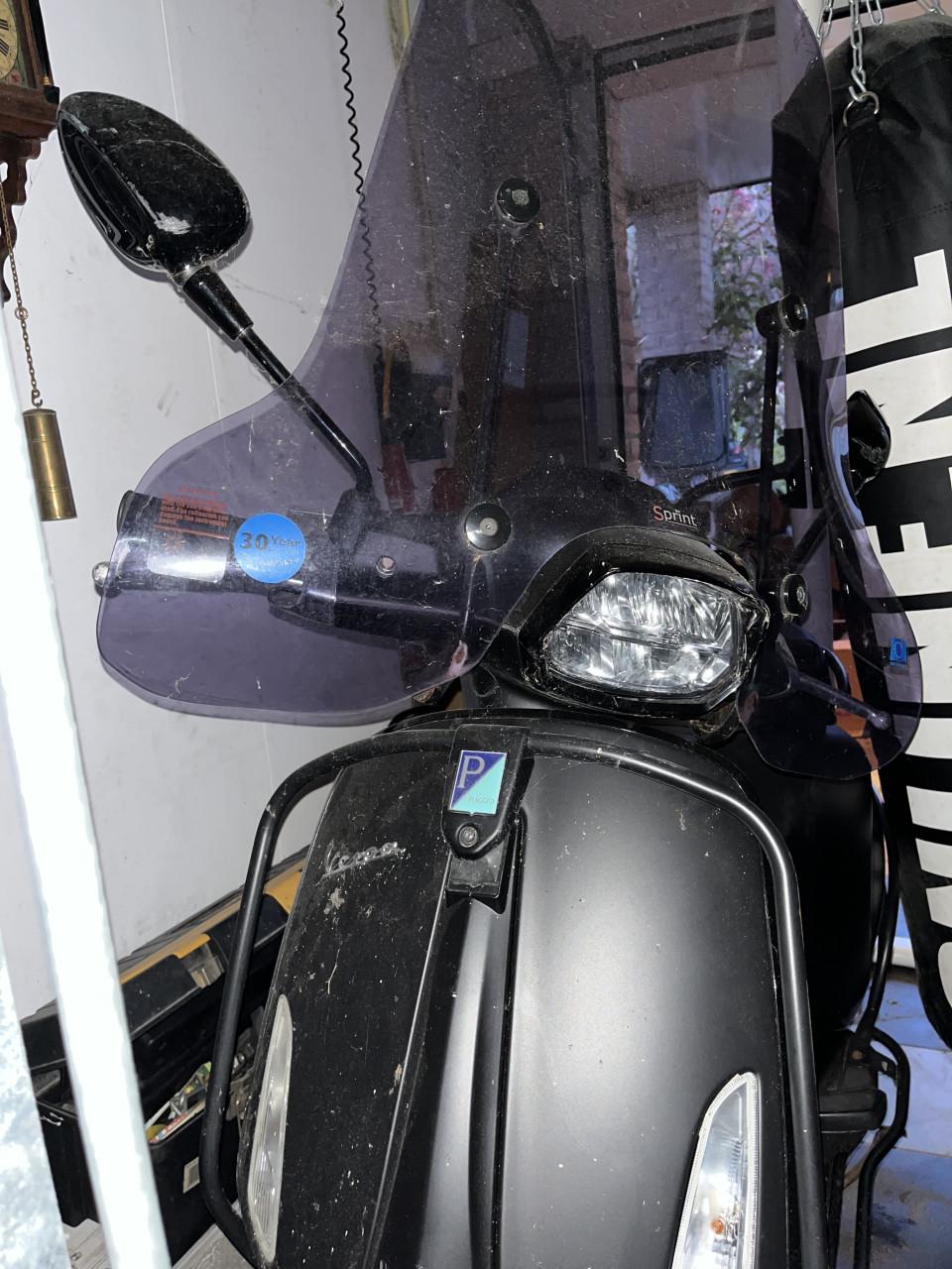 Vespa Sprint Notte (zwarte uitvoering)