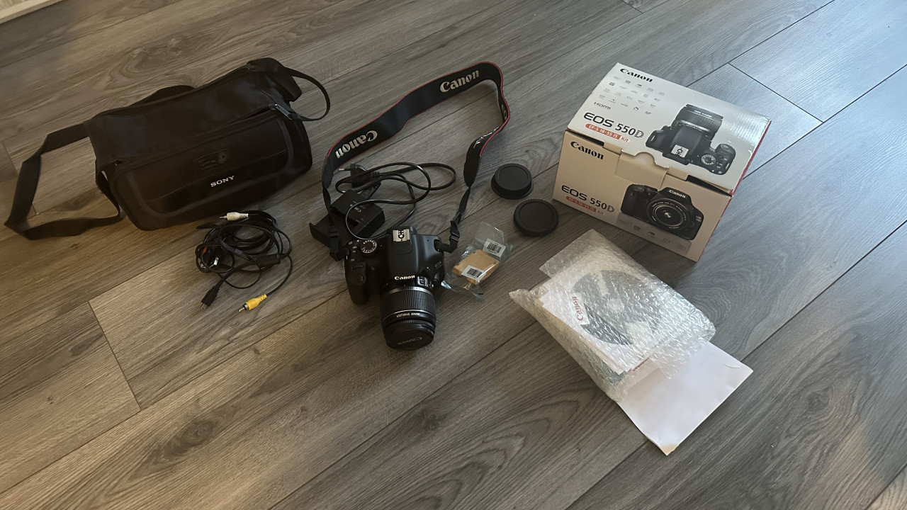 Canon EOS 550d DSLR camera met factuur