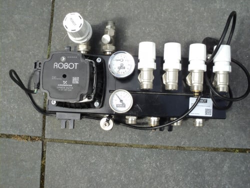 In perfecte staat 4 groep ROBOTverdeler vloerverwarming ENERGI ZUINIGE pomp
