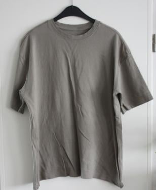 Grijs groen tshirt maat m
