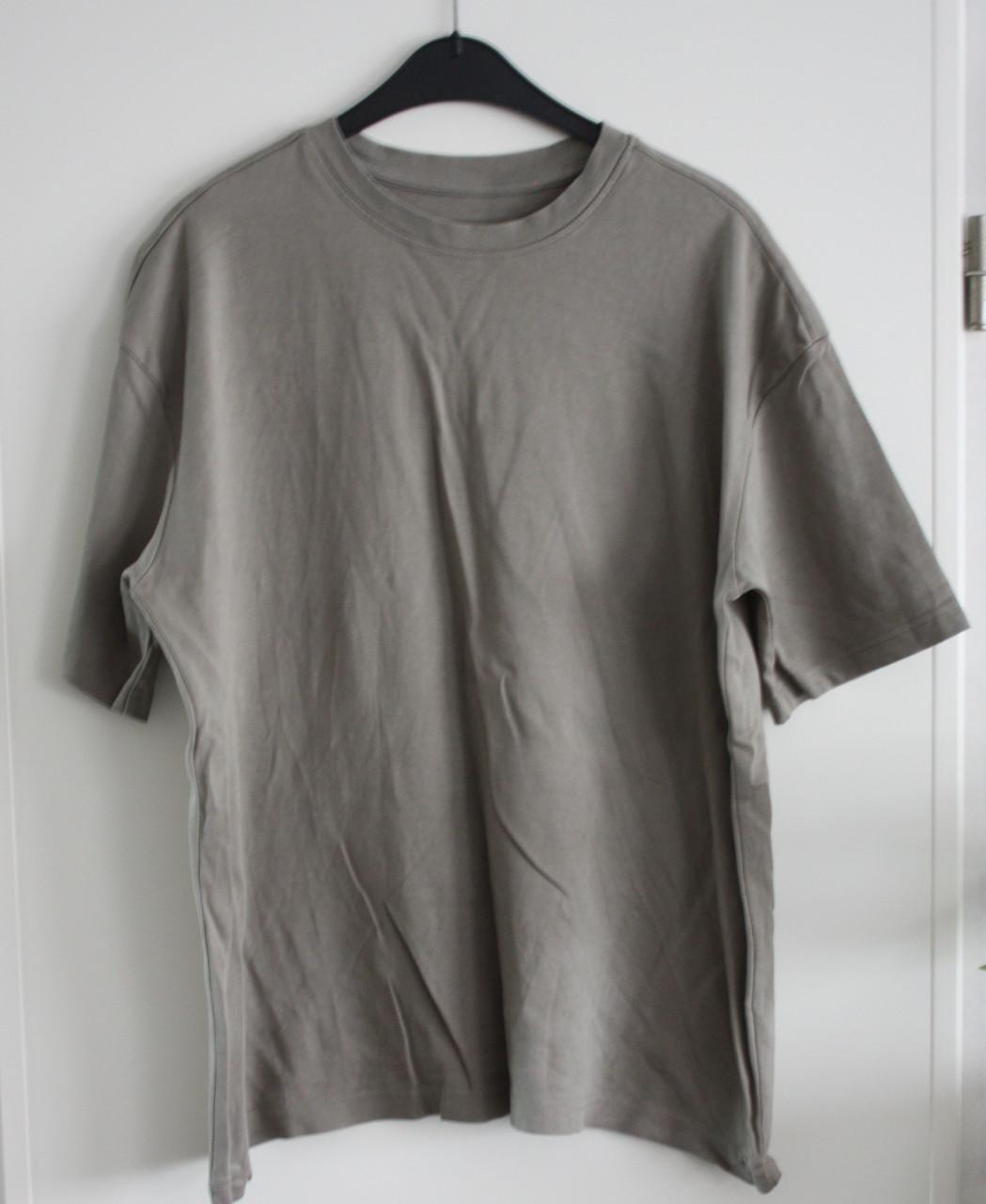 Grijs groen tshirt maat m