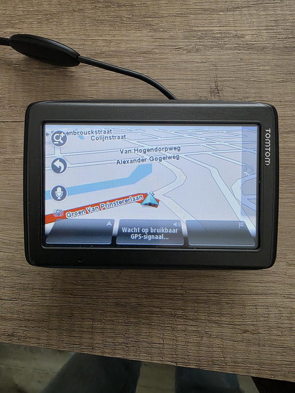 Navigatie TOM-TOM in zeer goed staat-Compleet met houder