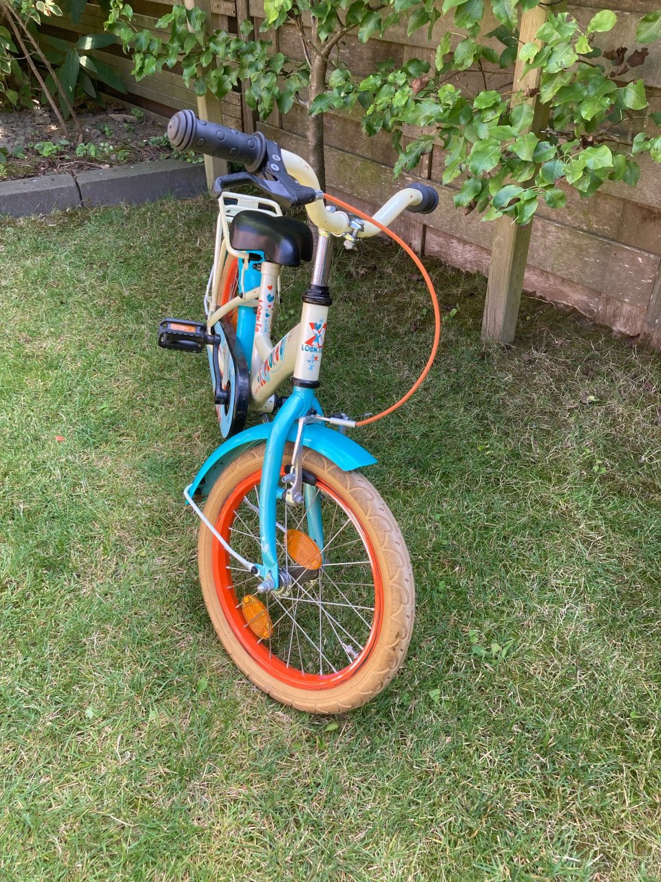 Loekie meisjesfiets 16 inch