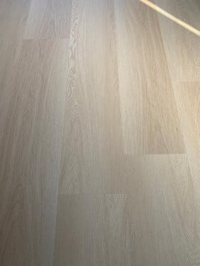 Mooie klik-PVC vloer ±45m² , klaar voor hergebruik