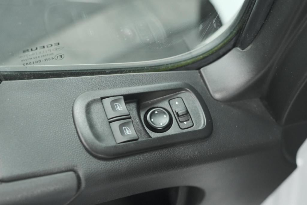 Renault Master t35 2.3 dci 135 l2h2 comfort | camera | vloerplaat | navigat