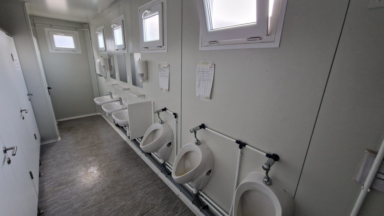 Verkleedruimte / sanitairunit / toiletunit / kantoorunit
