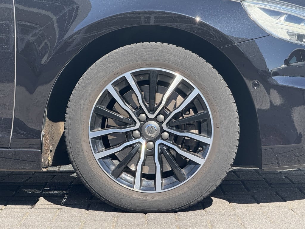 Volvo V40 t3 153pk aut6 polar+ sport| panodak| camera| h&k sound| keyless|