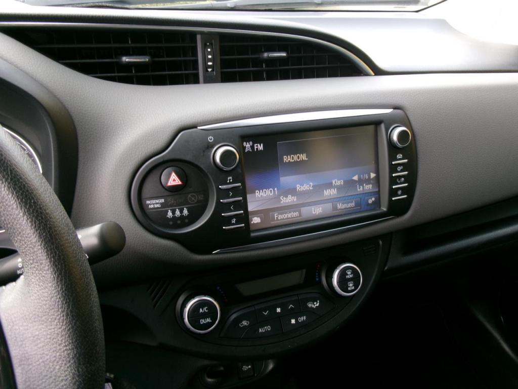 Toyota Yaris 1.5 hybrid clima, camera, multimedia, bluet.