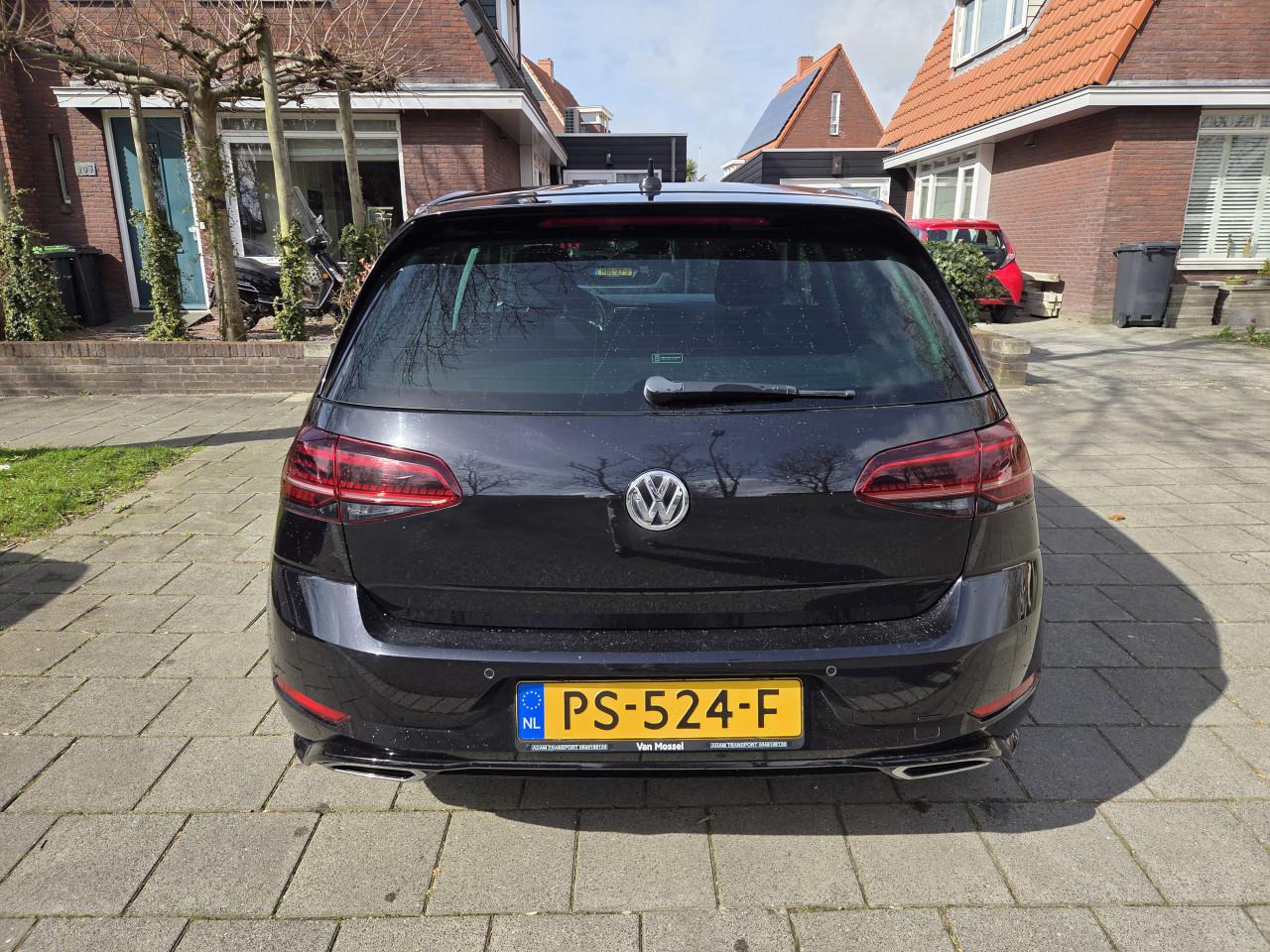 Volkswagen Golf VII- 1.6 TDI Highline Business R Automaat.
