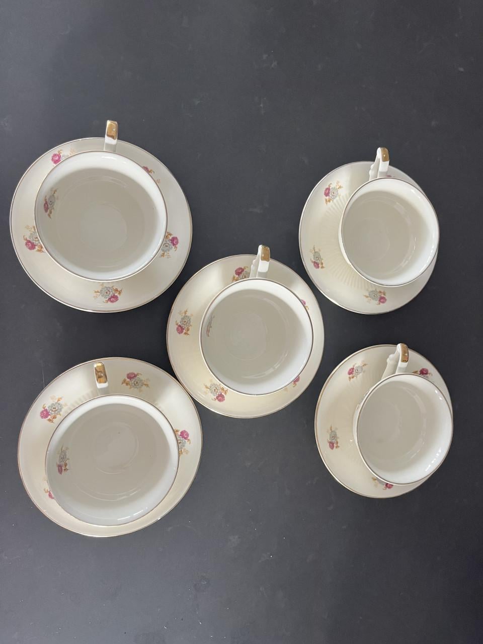 Vintage theekopjes met schotels merk Moza