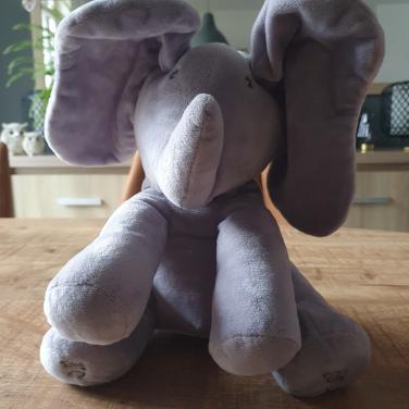 Zingende / Pratende knuffel olifant