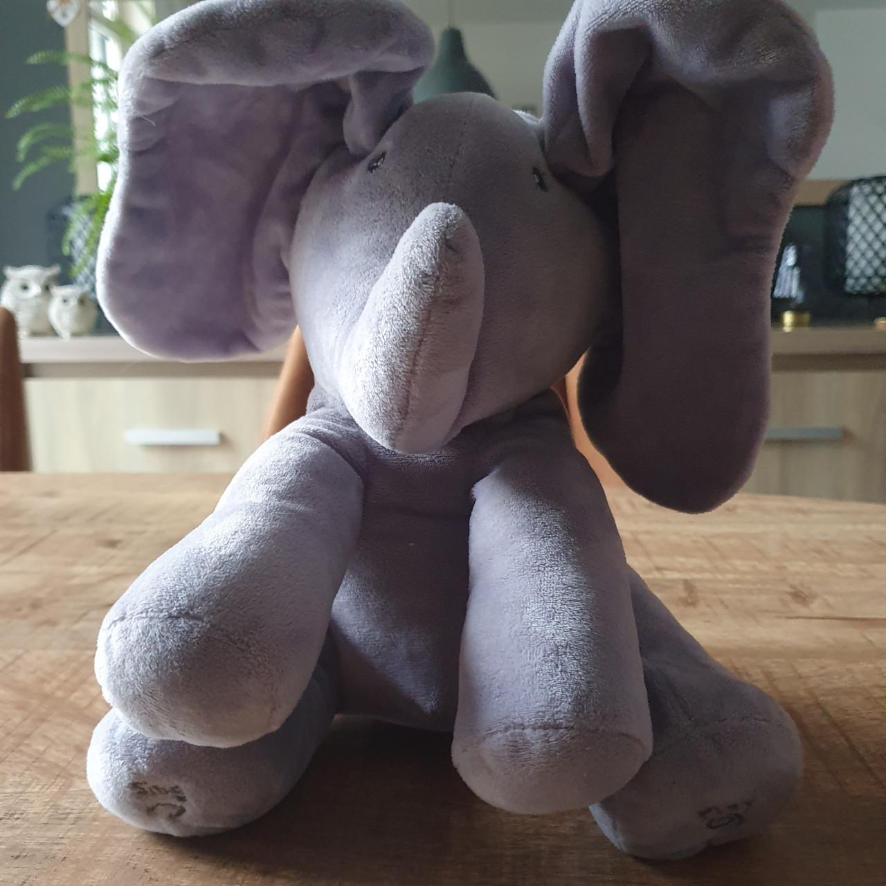Zingende / Pratende knuffel olifant