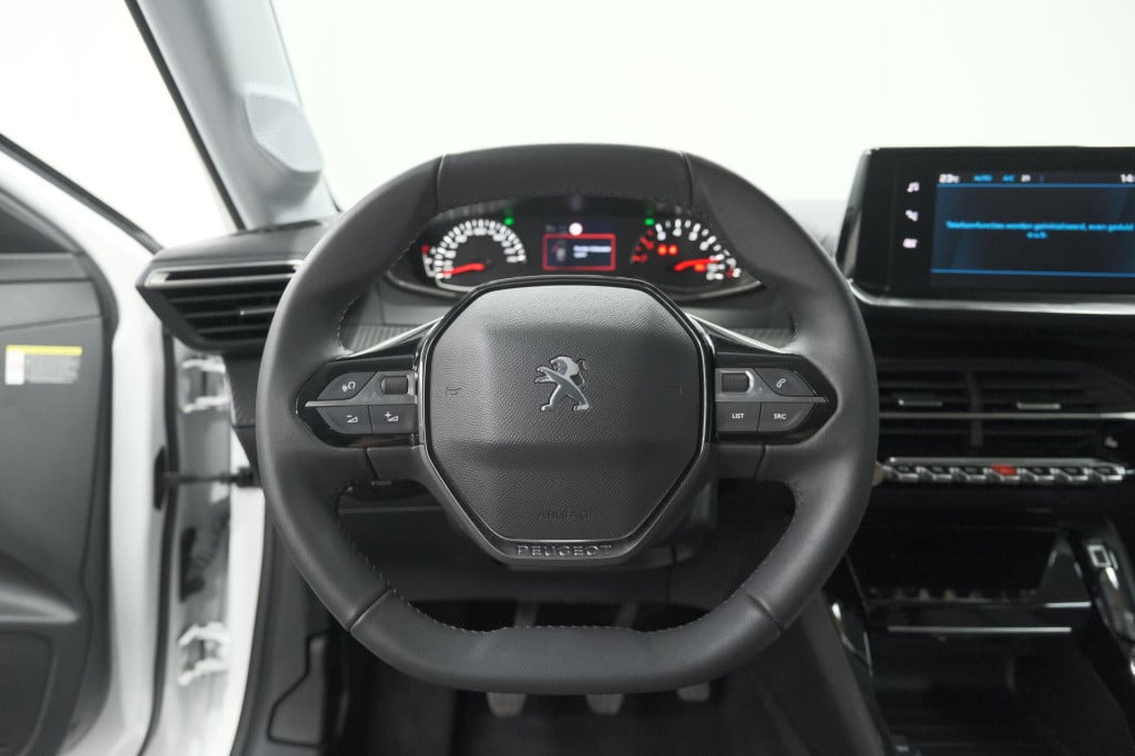 Peugeot 208 puretech 100 allure pack | camera | apple carplay | stoelverwar