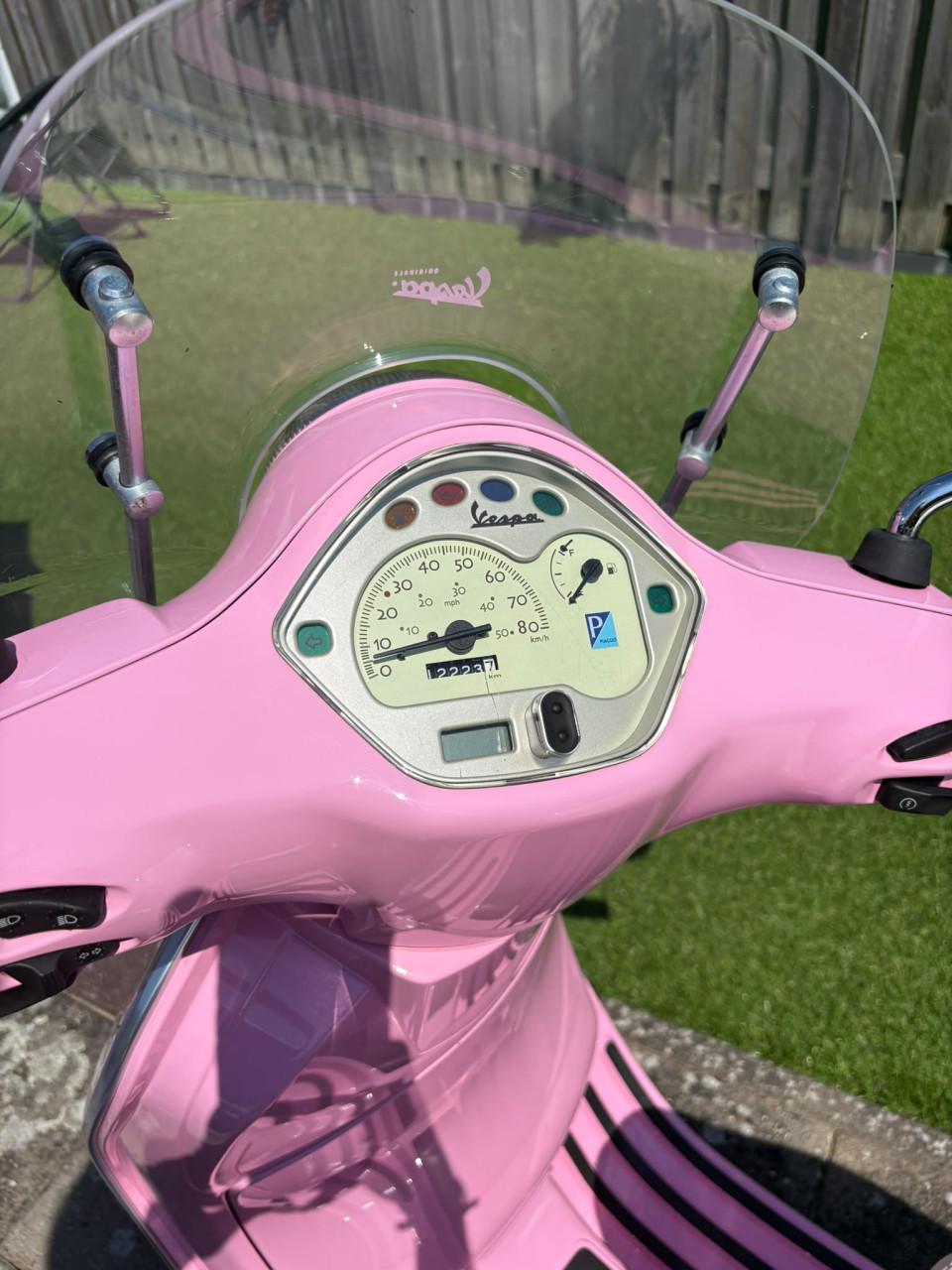 🌸 Vespa LX 50 2-takt – zeldzame roze uitvoering
