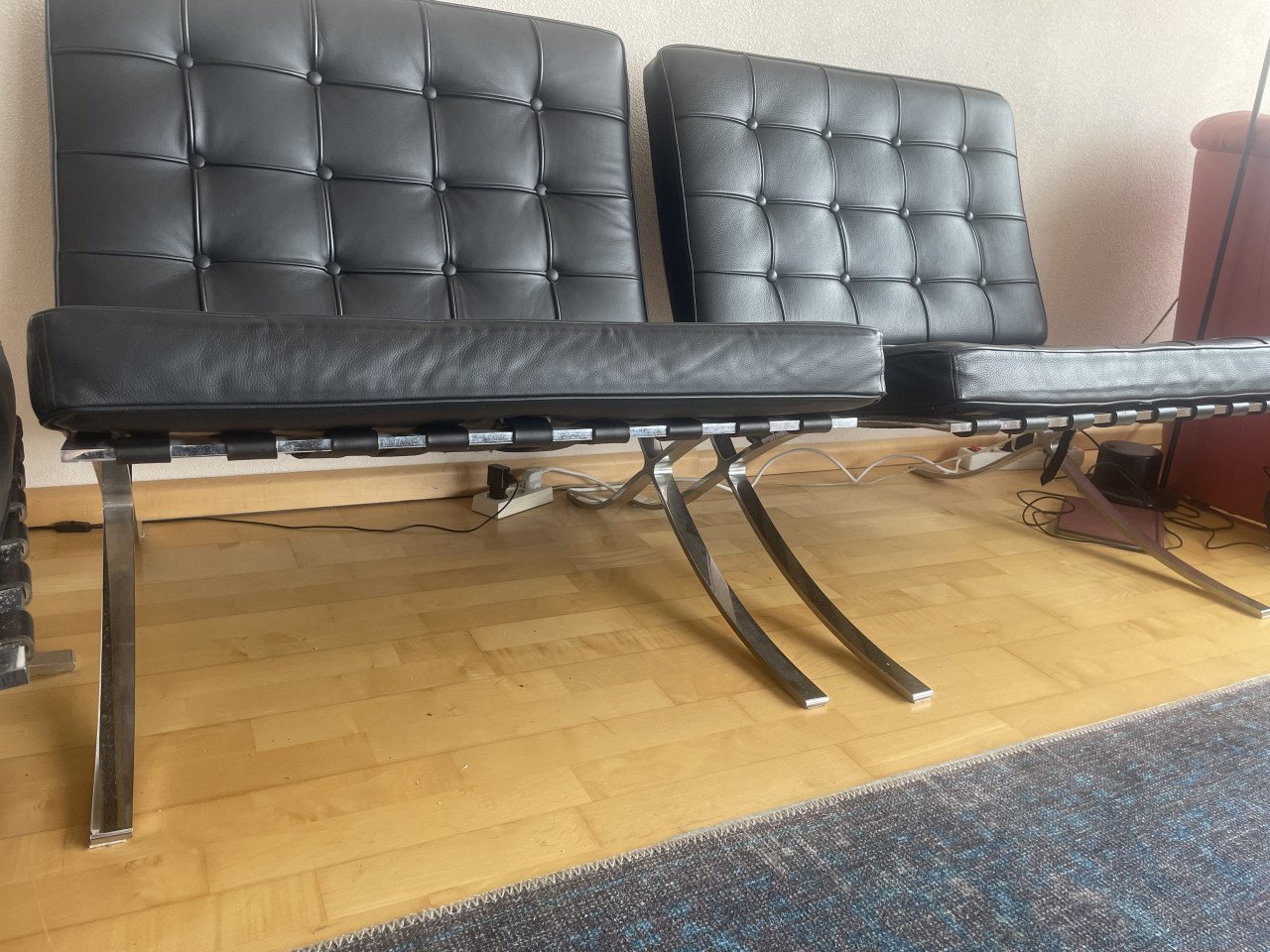 3 Barcelona stoelen en 1 voetenbank