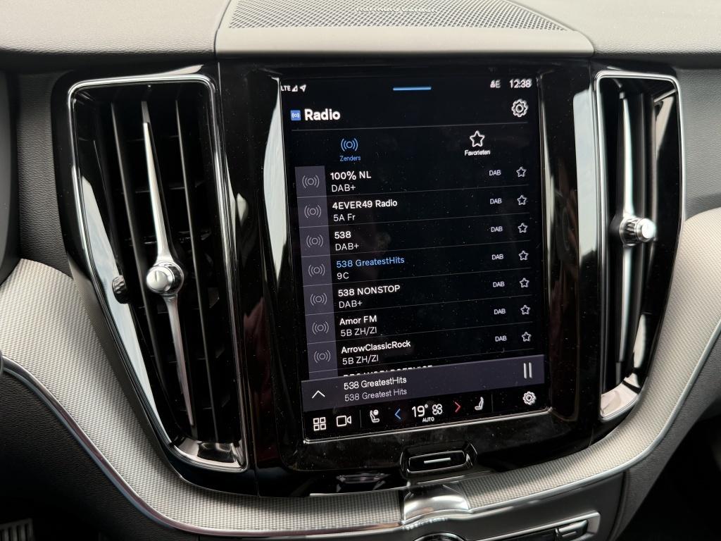 Volvo XC60 t6 398pk recharge ultra black edition| luchtvering| panodak| 360