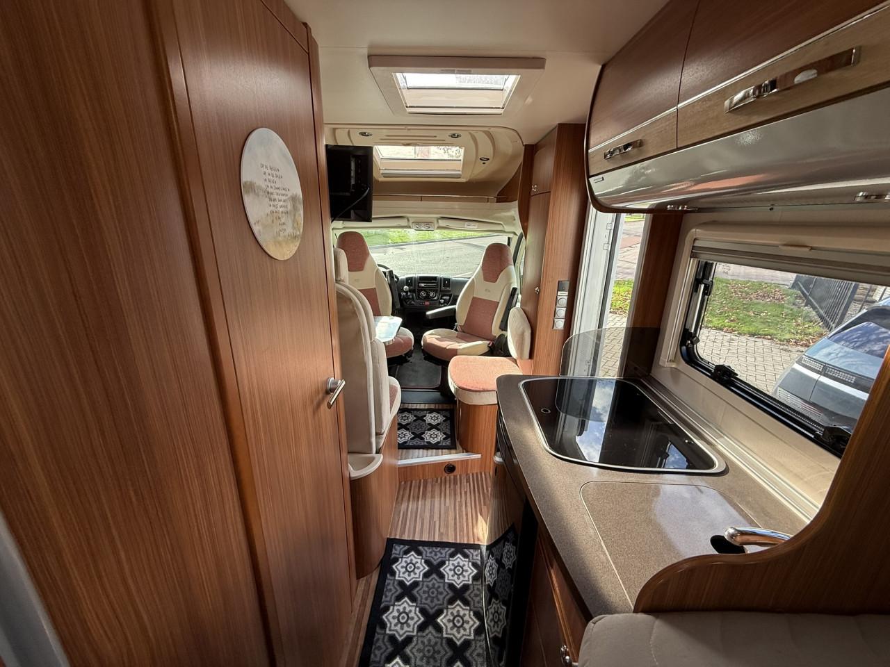 Adria Compact SL - Compacte camper vol comfort en vrijheid! jaar apk, beurt