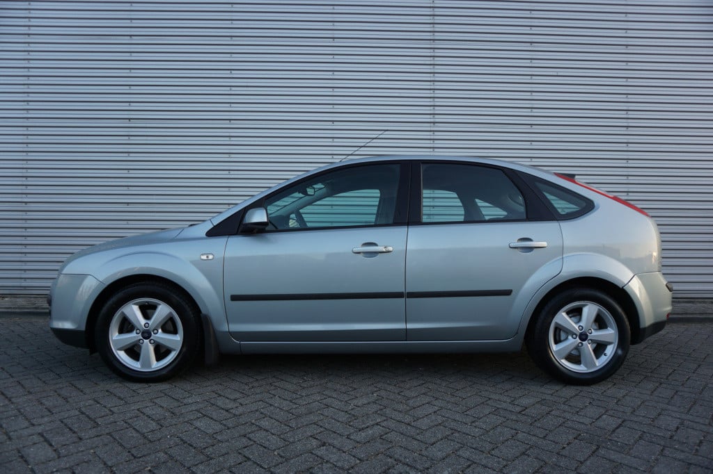 Ford Focus 1.6-16v first edition airco / elektr. ramen / lm velgen / trekha