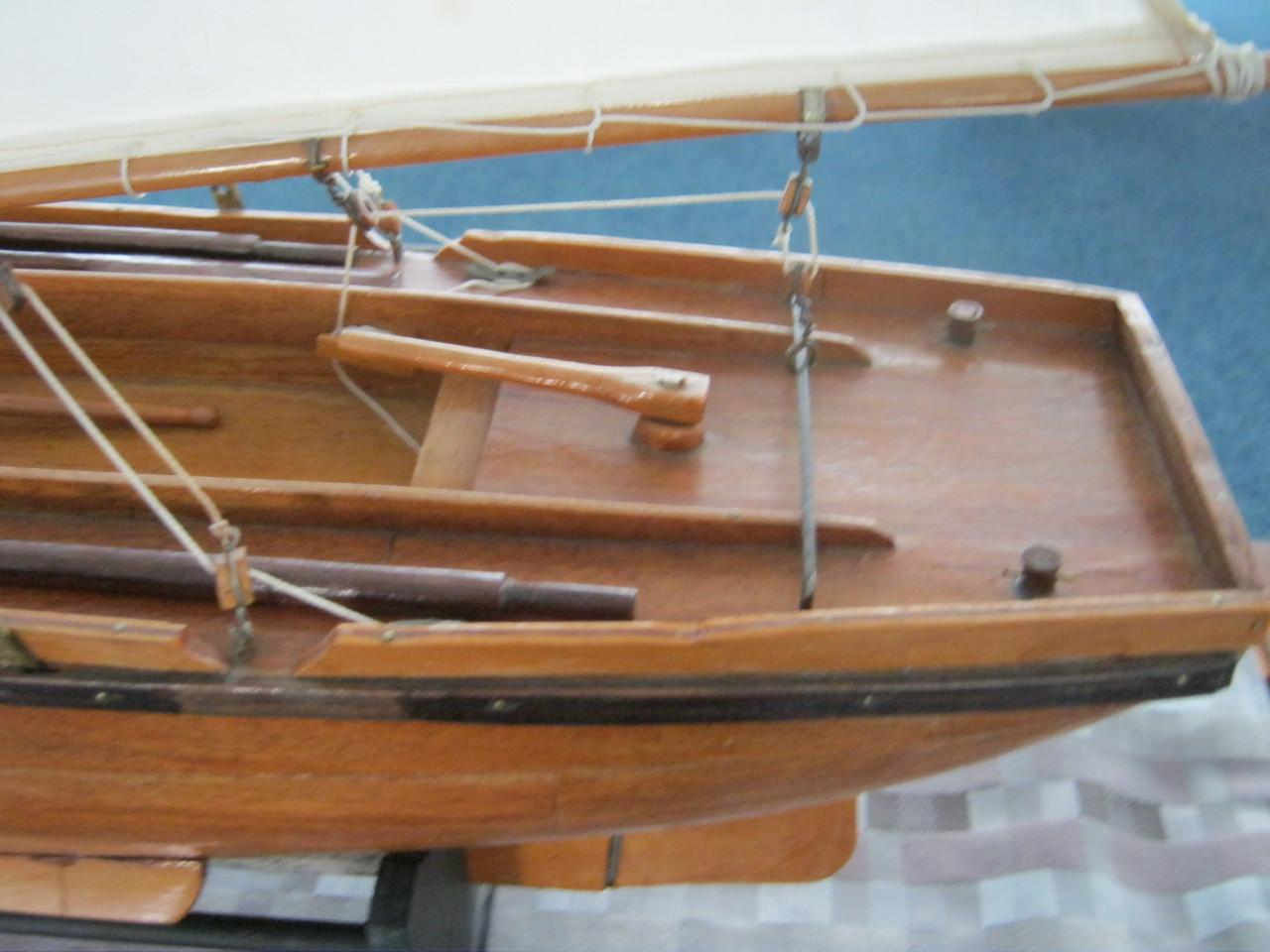 Houten Zeilboot.