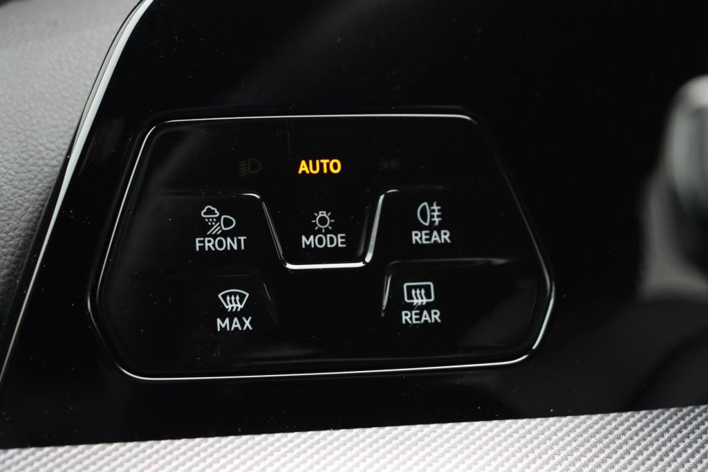 Volkswagen Golf r-line-edition 1.5 etsi 116pk dsg7 | iq.light | stuurverwar