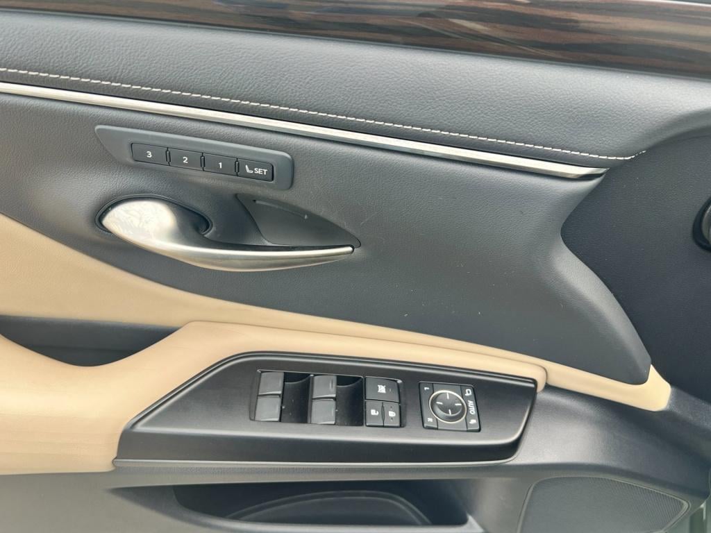 Lexus Es 300h luxury line , elektrisch panodak enz..