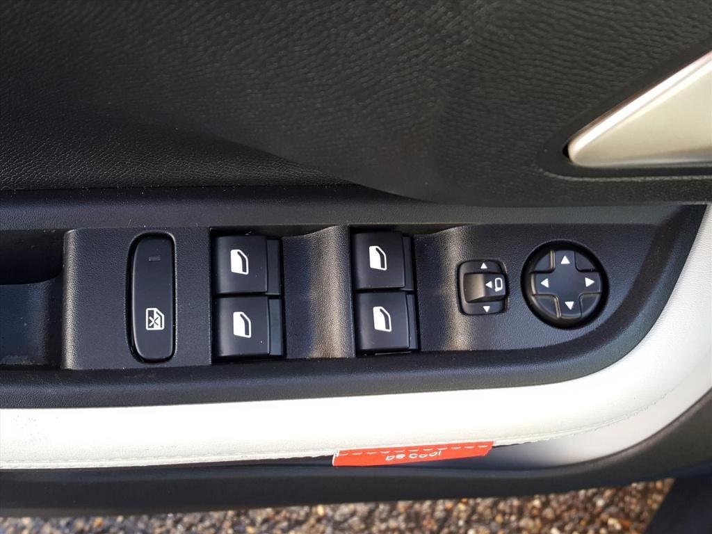 Citroen C3 new 1.2 100pk max zwart-dak apple carplay & android auto | navig