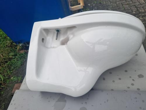 WC- Hangende TOILET - pot met wc-bril & extra losse BRIL