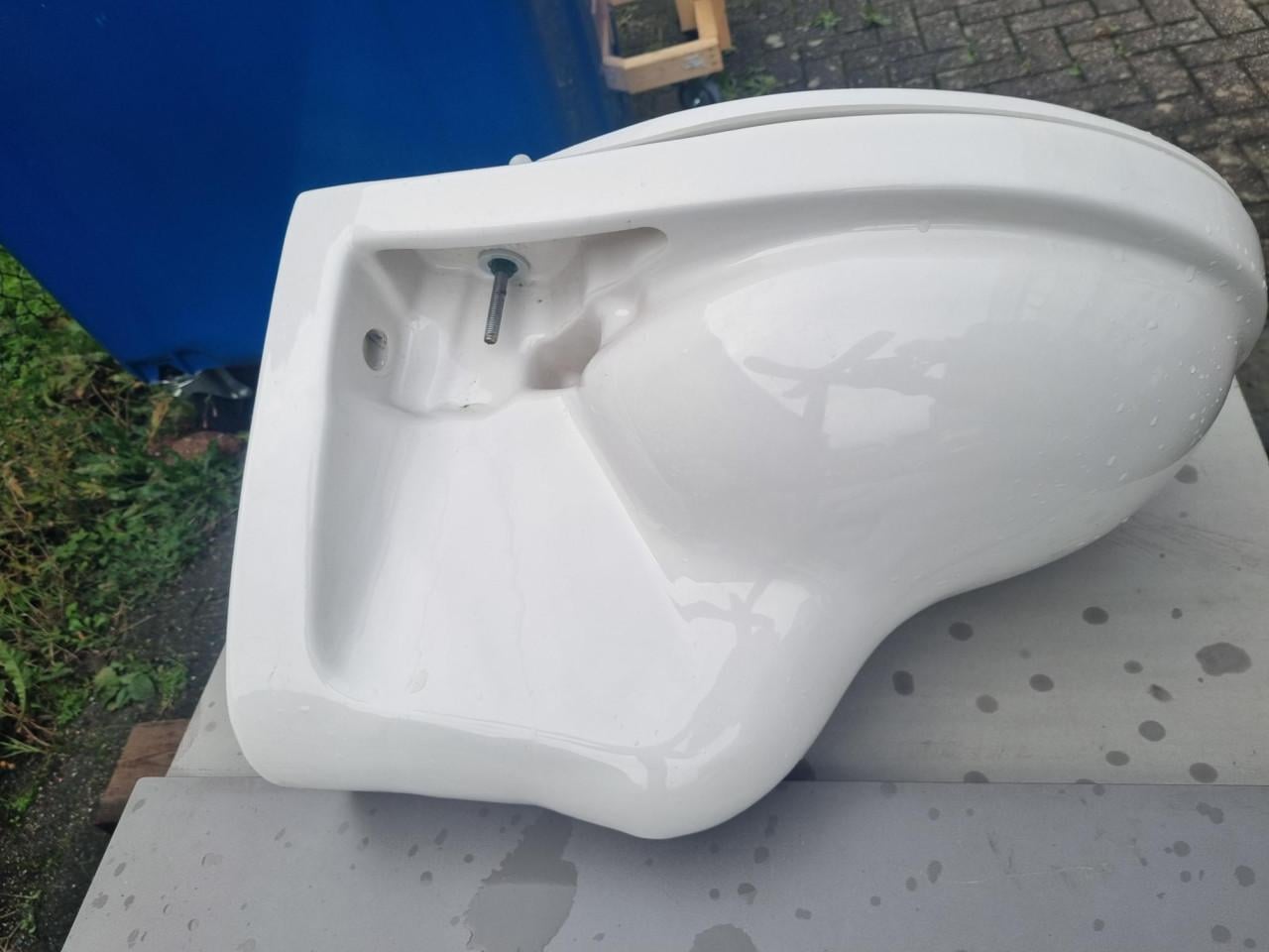 WC- Hangende TOILET - pot met wc-bril & extra losse BRIL