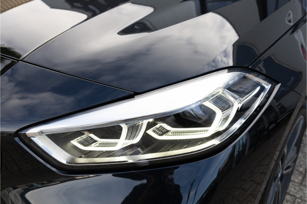 BMW 1 Serie 118i sport line business edition ✅1jaarbovag✅cam✅nav✅apple✅cc