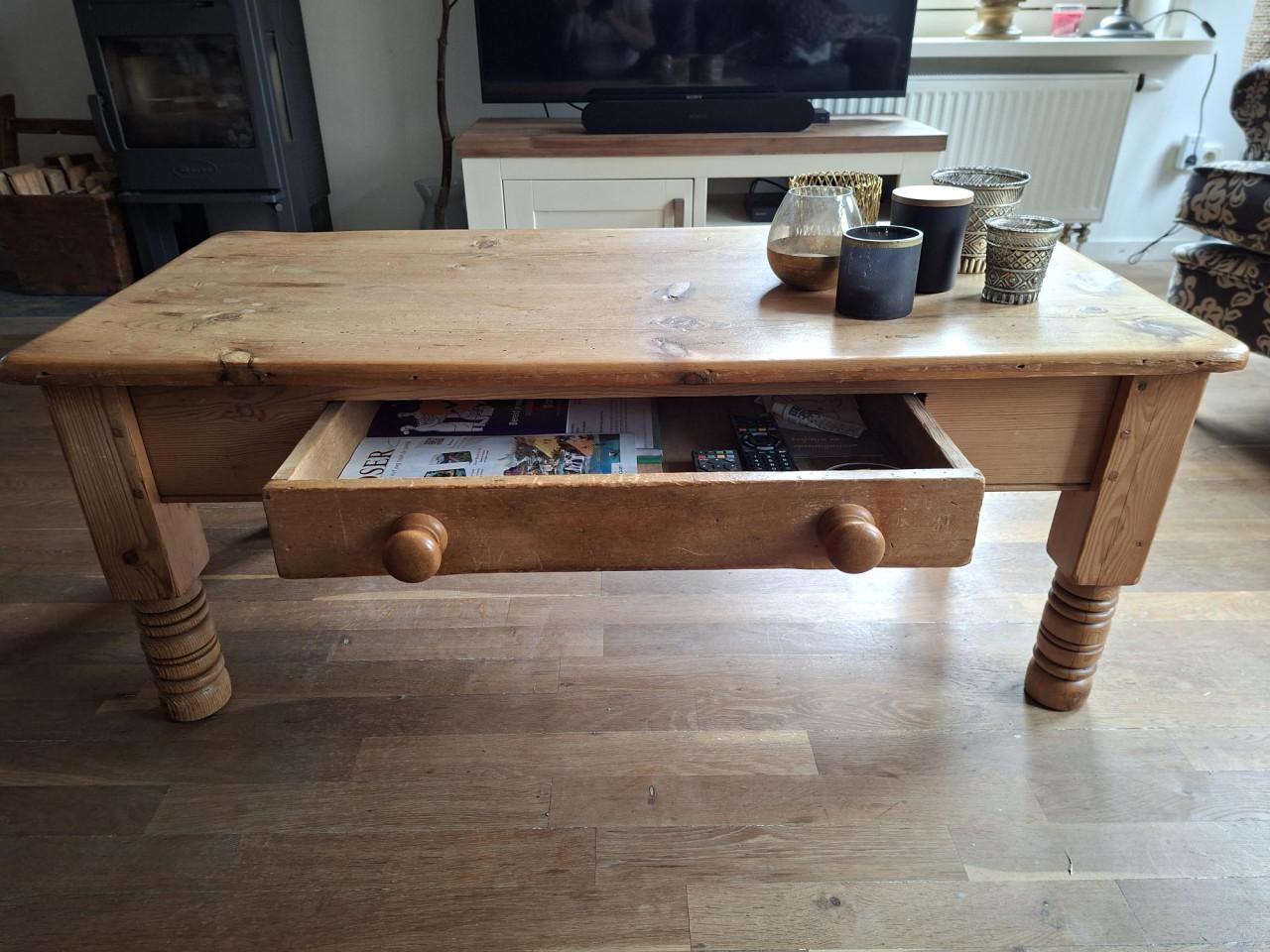 Antiek grenen salontafel