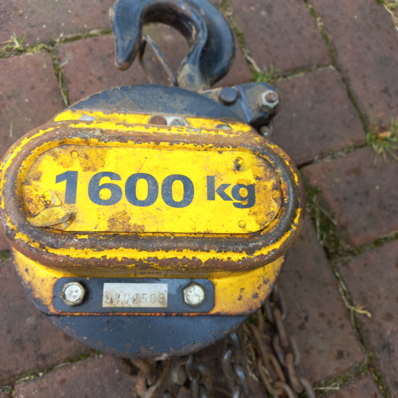 Zwaare ketting takel van 1600 kg.