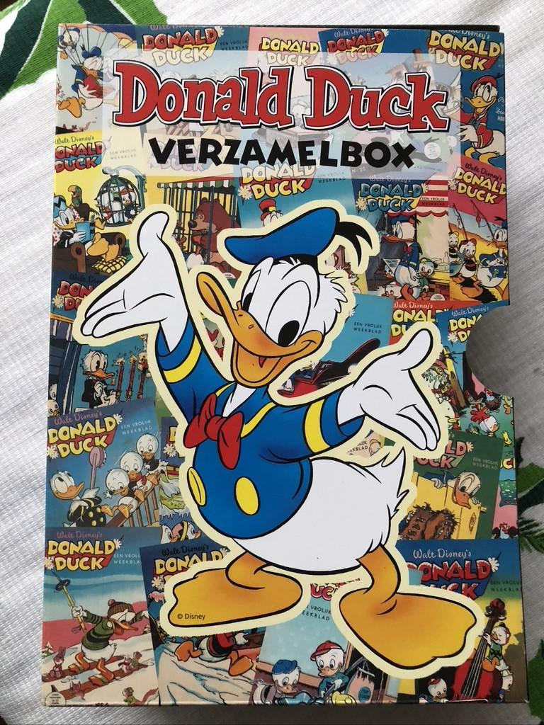 UNIEKE VERZAMELING12 DELIGE MINIE DONALD DUCK's in VERZAMELBOX.