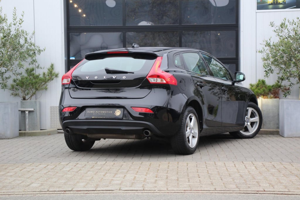 Volvo V40 1.6 t2 you! inc btw - xenon - cruise - pdc - high perf audio - de