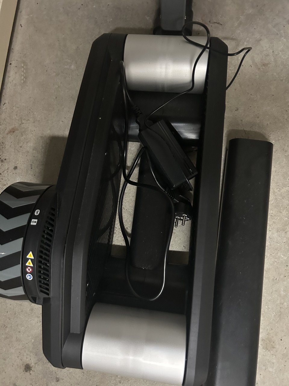 WAHOO KICKR ROLLR SMART BIKE ROLLER