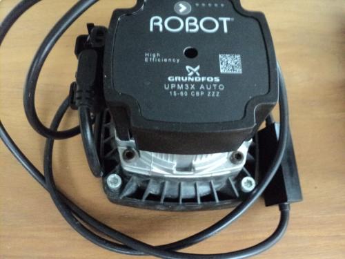 Vrijwel nieuwe POMP voor verdeler vloerverwarming ENERGI ZUINIG