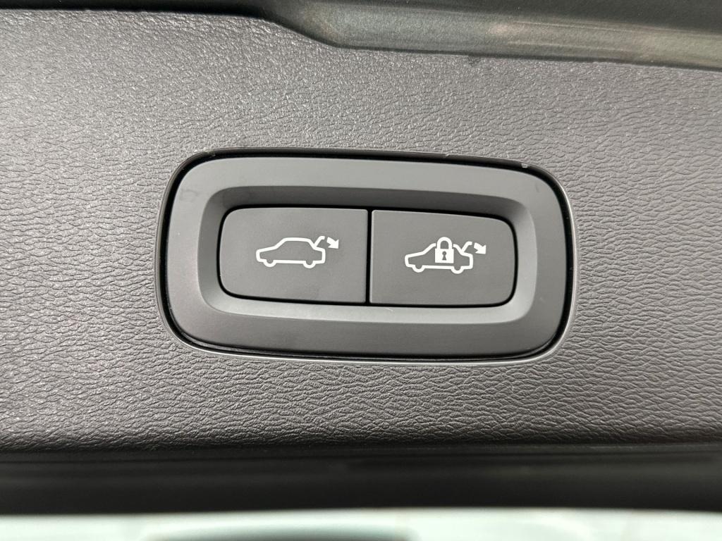 Volvo V60 t8 455pk recharge ultra dark| adap.cruise| pano| trekhaak| 360cam