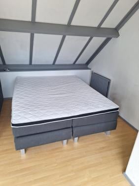 Boxsping bed