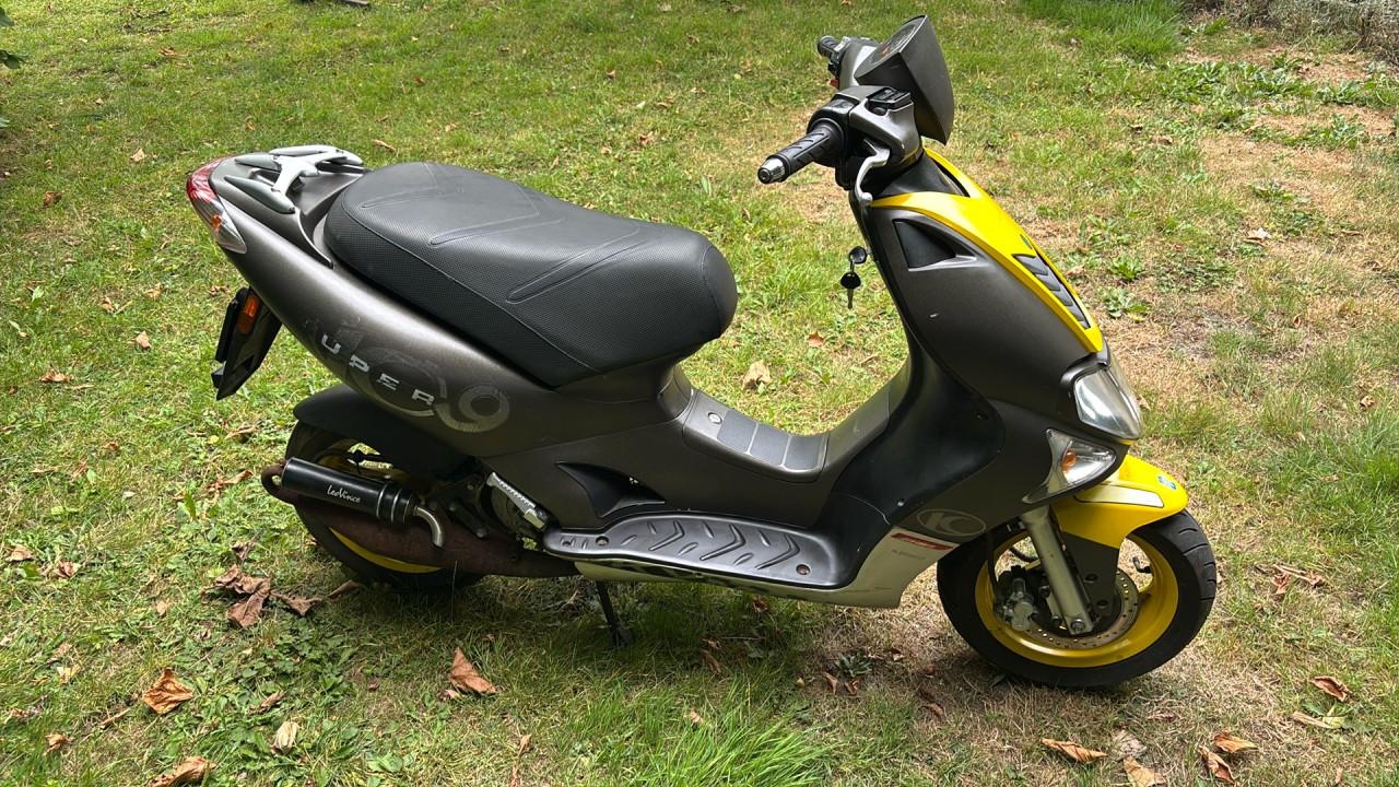 Kymco Super 9 LC 50cc geel kenteken