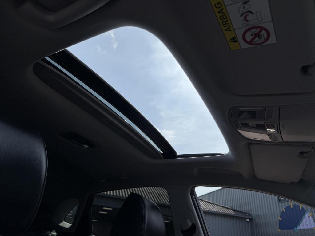Hyundai Kona ev premium 64 kwh black edition soh 96,4% + schuif-/kanteldak!