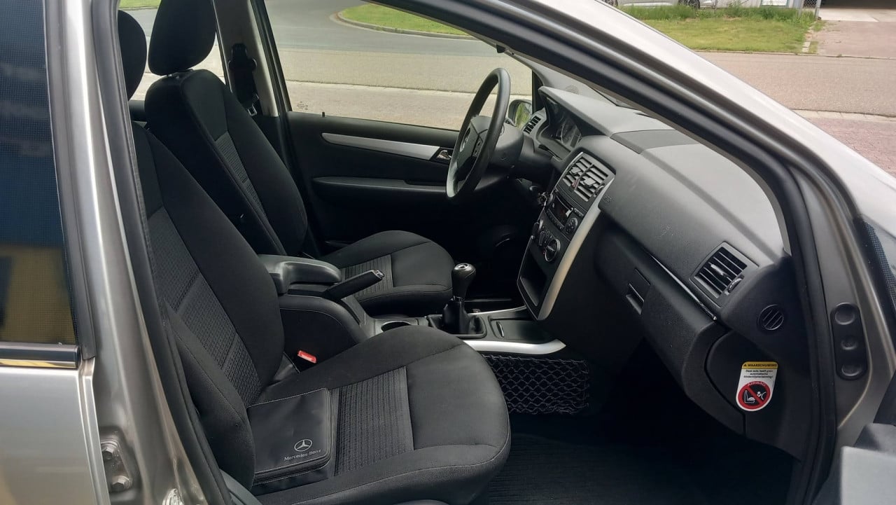 Mercedes B-Klasse 170 5deurs bj:2006 airco panorama apk 2027 !!!