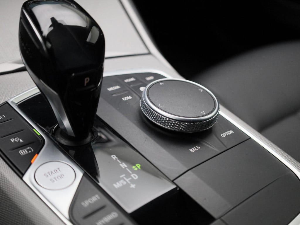 BMW 3-serie touring 330e business edition plus | automaat | navigatie | app