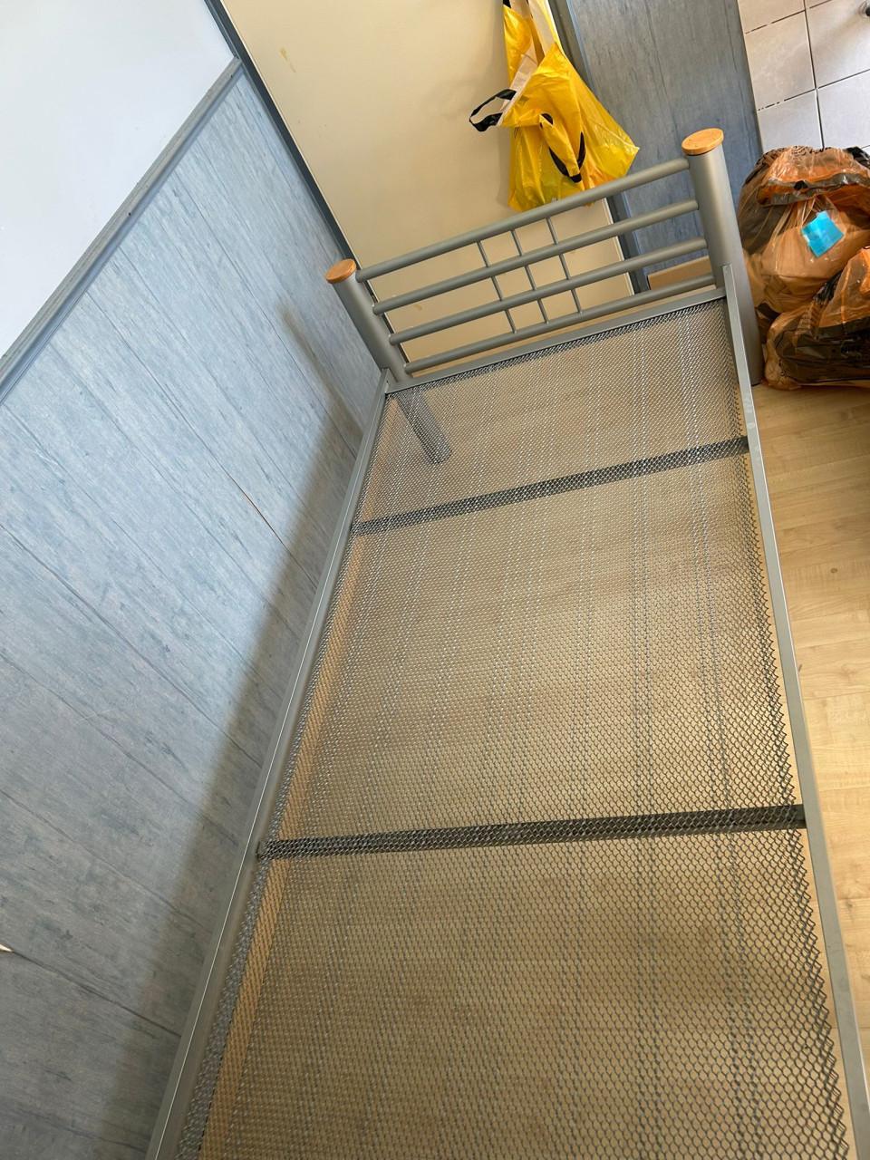 Aluminium 1-persoons bed (90x200 cm)