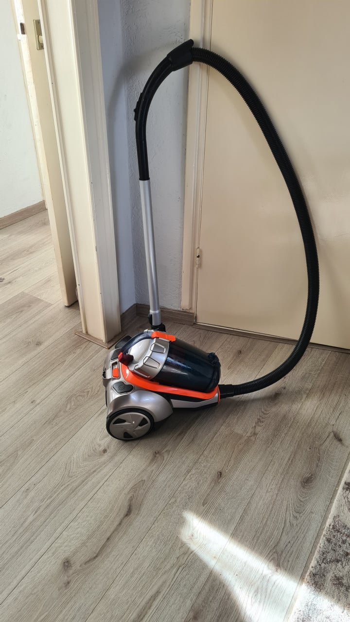 Stofzuiger merk SAUBER -Cicloon- zonder zaak-500W