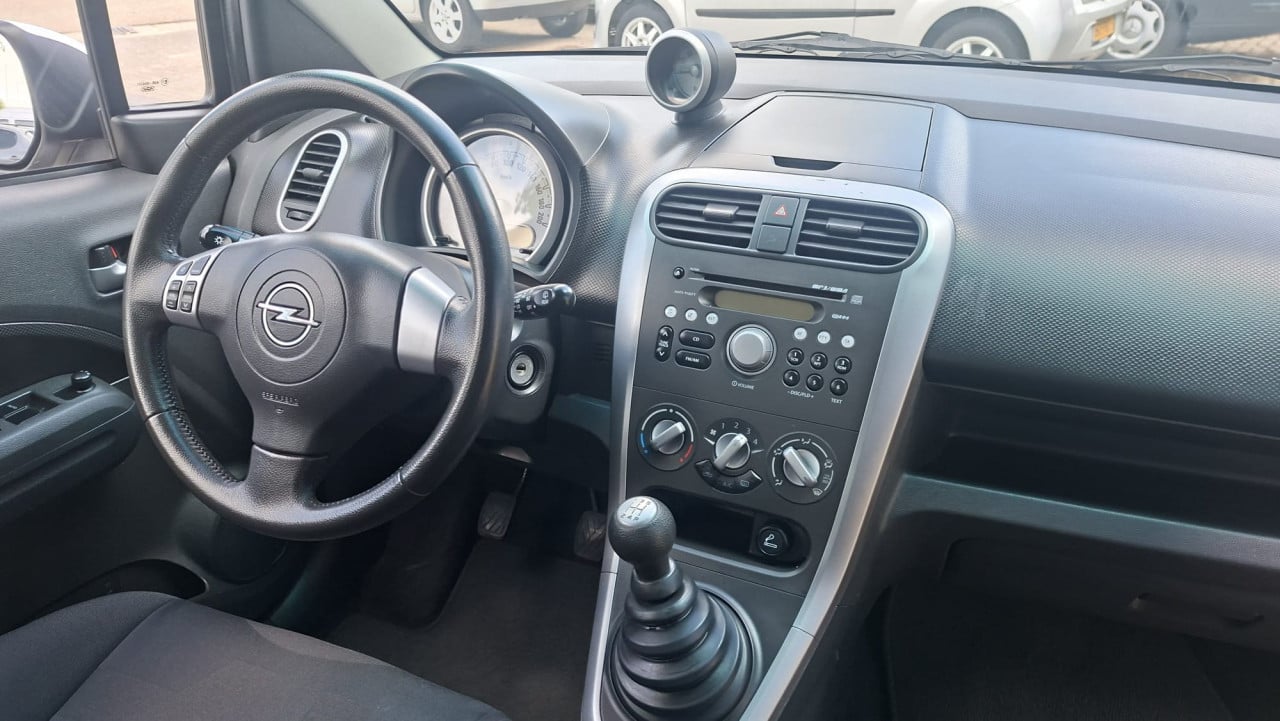 Opel AGILA 1.2 Enjoy 5deurs bj:2009 airco 64.000km nap !!!