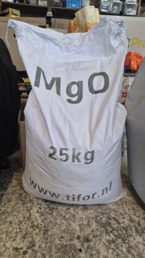 Een zak van 25 kg magnesiumoxide (MgO